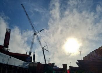 Guindaste em Parintins (Foto: Divulgação/AFBBC)