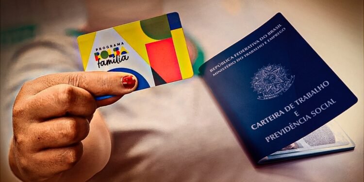 Amazonas está entre os 12 estados com mais pessoas no Bolsa Família do que com carteira assinada