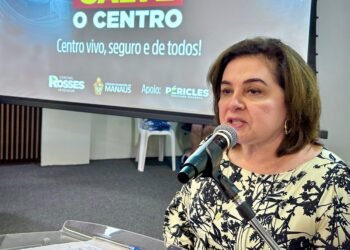 'Falta vontade política', diz Maria do Carmo sobre abandono do centro de Manaus durante audiência pública