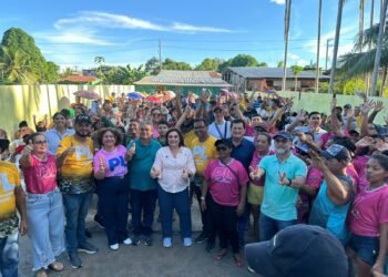 Pré-candidata ao Governo, Maria do Carmo visita porto desativado em Anori por falta de pavimentação