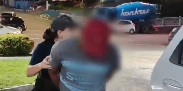Vídeo: homem que circulou com corpo do pai morto é preso por ameaçar ex-namorada em Manaus