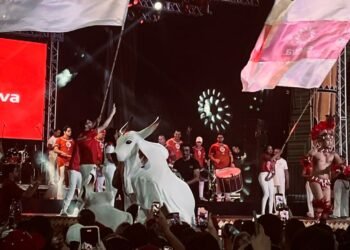 'Alô Alô Parintins': último Curral do Garantido agita Manaus antes de disputa no Bumbódromo