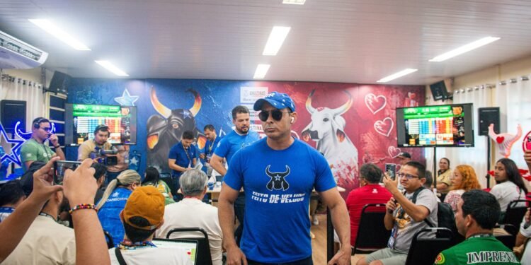 Presidente do Caprichoso abandona apuração e acusa jurados de favorecimento ao boi contrário no Festival de Parintins