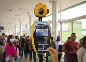 Após pressão, projeto que obrigava idosos a tirar cartão Passa Fácil para gratuidade nos ônibus é retirado de pauta