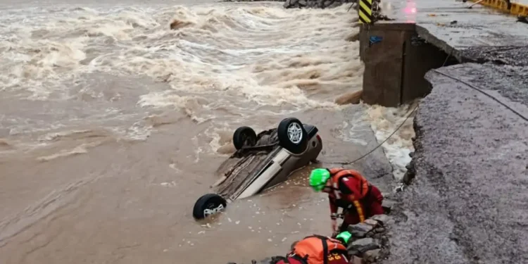 Chuvas obrigam quase 8 mil pessoas a deixarem suas casas no RS
