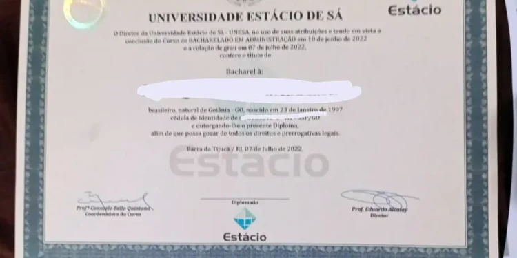 Operação da PF no DF e 11 estados mira rede que falsificava diplomas