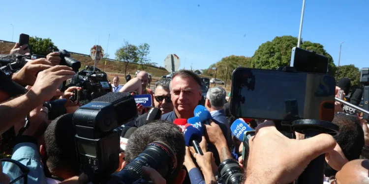 Maioria da 1ª Turma do STF vota por manter cautelares contra Bolsonaro