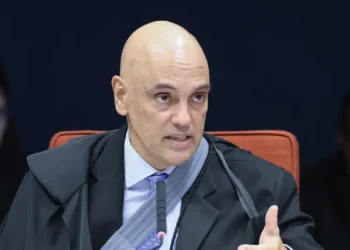 Moraes: Bolsonaro pode ser preso se usar rede social de outras pessoas