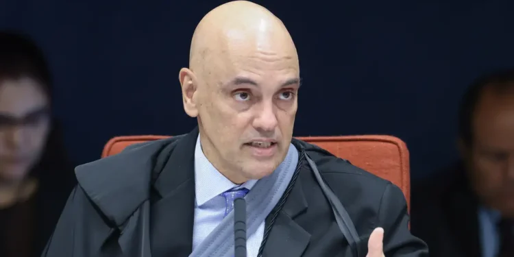 Moraes: Bolsonaro pode ser preso se usar rede social de outras pessoas