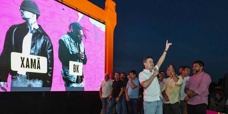 Prefeito David Almeida durante anúncio dos artistas nacionais do #SouManaus 2025 - (Foto: Antonio Pereira/Semcom)