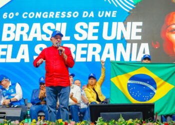 Lula critica tarifa de Trump e chama Bolsonaro de 'patriota falso' em congresso da UNE - (Foto: Ricardo Stuckert / PR)