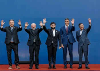 Lula e outros líderes convocam instituições em defesa da democracia