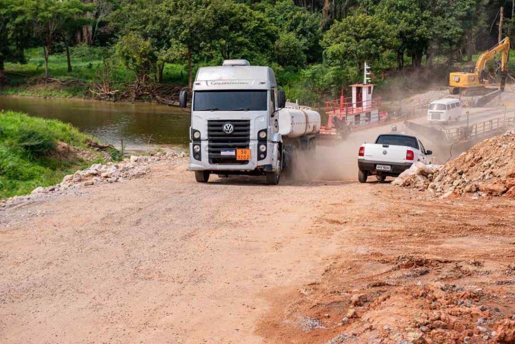 Balsa de acesso na rodovia federal BR=319 (Foto: João Dejacy/Rios de Notícias)