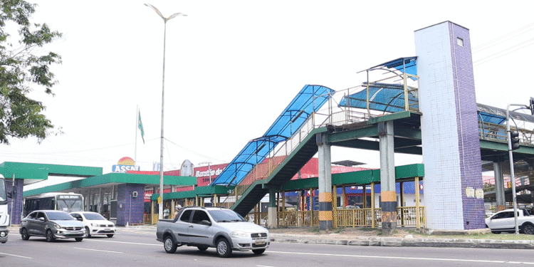 Um ano sem obra: população protesta por passarela na Torquato Tapajós