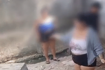 VÍDEOS mulher é castigada 'a pauladas' após ameaçar adolescente no Amazonas