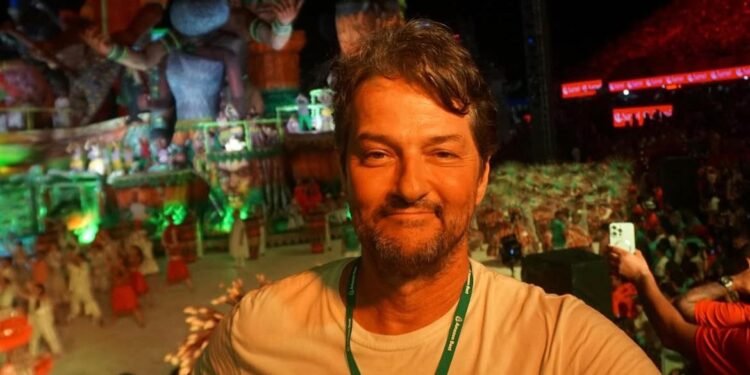 Ator Marcelo Serrado se encanta com o Festival de Parintins e diz: 'É inacreditável, não tem palavras'