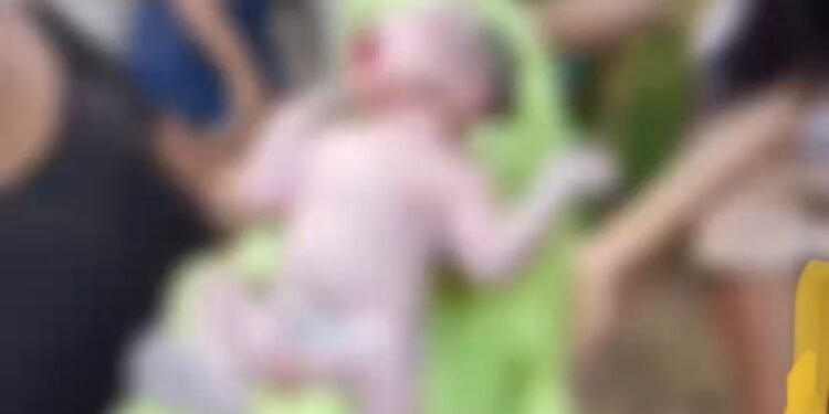 Recém-nascido é encontrado com cordão umbilical após ser jogado pela janela no Mauazinho