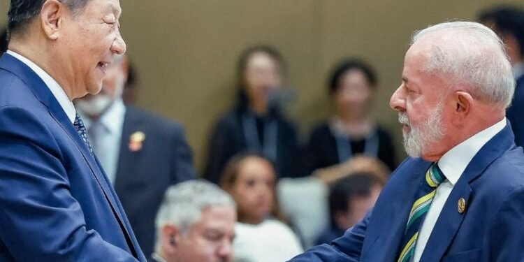 China critica tarifaço contra o Brasil e acusa EUA de intimidação