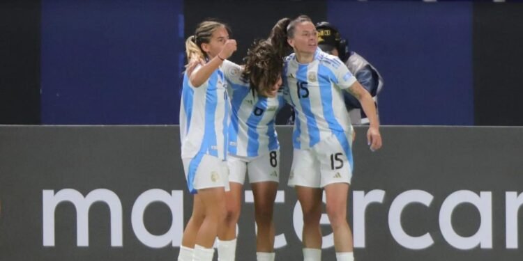 Argentina vence Chile e vira líder do Grupo A na Copa América Feminina