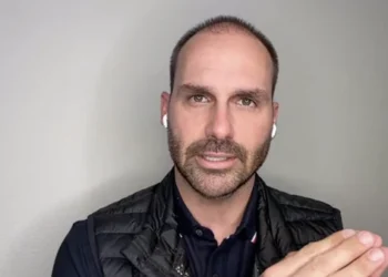 eduardo-bolsonaro-licenca