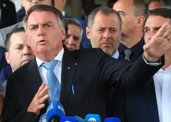 Oposição classifica de arbitrárias medidas cautelares contra Bolsonaro