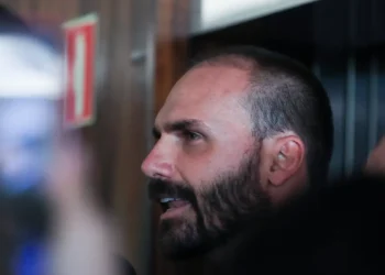 Câmara: PT pede suspensão do mandato de Eduardo Bolsonaro