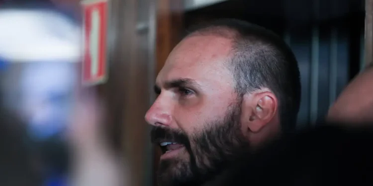 Câmara: PT pede suspensão do mandato de Eduardo Bolsonaro