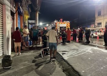 incêndio deixa famílias desabrigadas na Avenida Sete de Setembro em Manaus