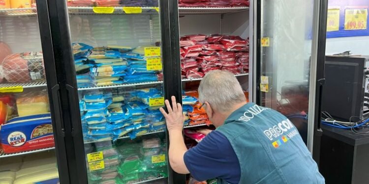Operação apreende mais de 1.200 produtos impróprios para consumo em supermercados de Manaus