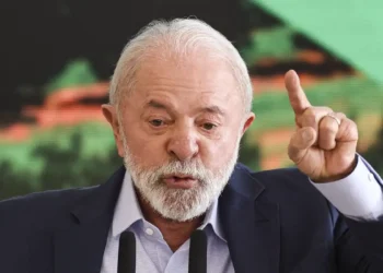 Lula diz que Motta descumpriu acordo e derrubada do IOF foi absurda