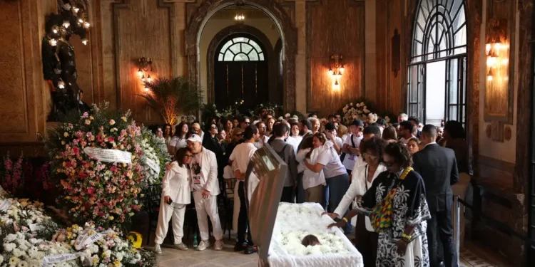 Preta Gil é velada no Theatro Municipal do Rio de Janeiro