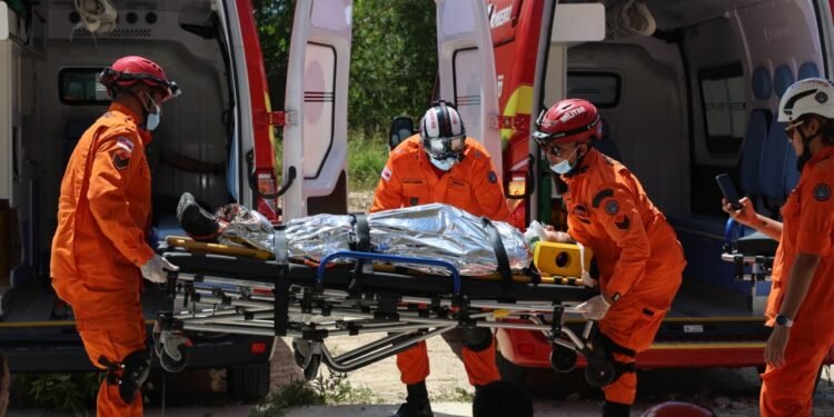 Corpo de Bombeiros do Amazonas simula resgate de 25 vítimas em desabamento durante treinamentoCorpo de Bombeiros do Amazonas simula resgate de 25 vítimas em desabamento durante treinamento