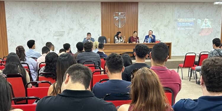 Curso de direito da Faculdade Santa Teresa realiza 3° ciclo de palestras