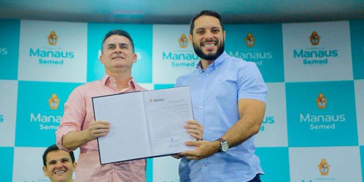Prefeito de Manaus, David Almeida, e o titular da Semed, Junior Mar (Foto: João Viana/Semcom)