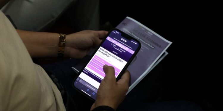 Mulheres vítimas de violência agora podem pedir ajuda pela internet no AM