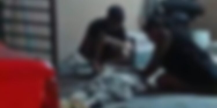 Jovem é executado a tiros na garagem de casa na zona Norte de Manaus