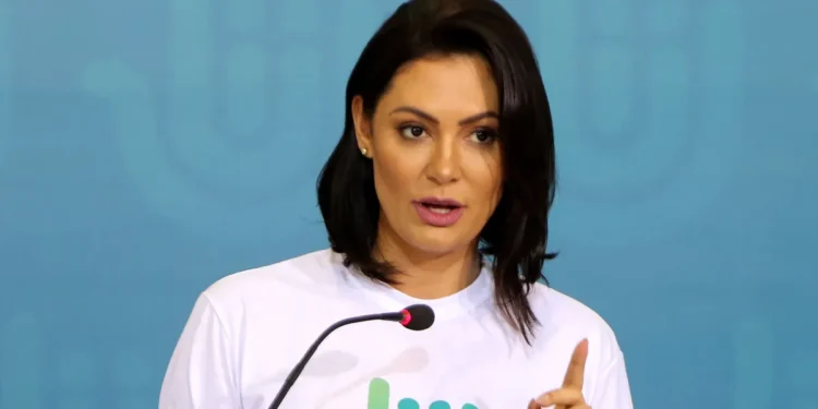 Michelle reage a monitoramento de Bolsonaro