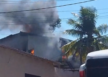Mulher fica ferida em incêndio no bairro da Paz nesta sexta-feira