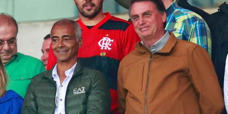 Romário nega rompimento com Bolsonaro e diz que não apagou postagens de apoio