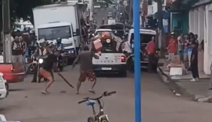 Vídeo homens usam pedras e terçados durante briga em Manacapuru no Amazonas