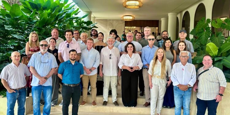 Maria do Carmo recebe empresários amazonenses em ‘tour’ pelo Tropical Hotel Amazônia