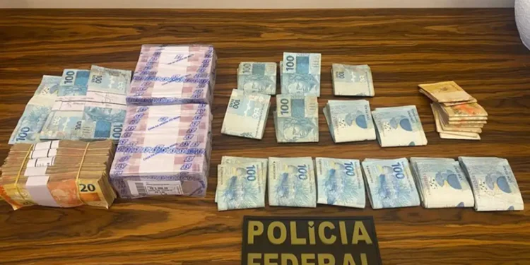 Polícia Federal investiga desvio de R$ 50 milhões da educação