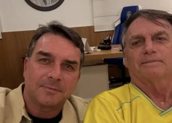 flavio-jair-bolsonaro-dia-pais