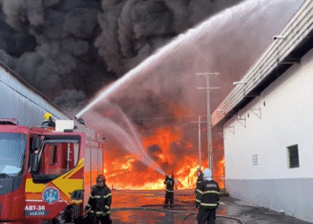 incendio-fabricas-manaus