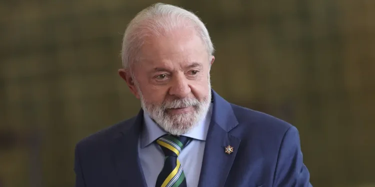 Em vídeo a Trump, Lula planta uva e diz semear comida e não ódio