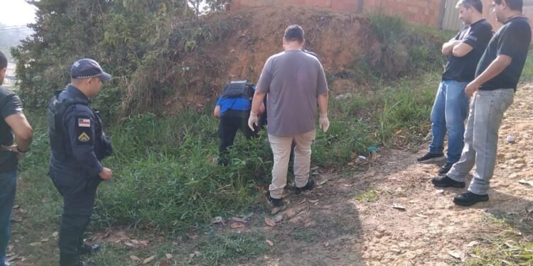 Corpo de homem é encontrado com marcas de tiros em área de mata na zona Norte de Manaus