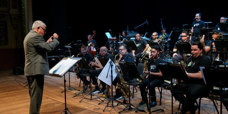 Amazonas Band faz show gratuito no Teatro da Instalação