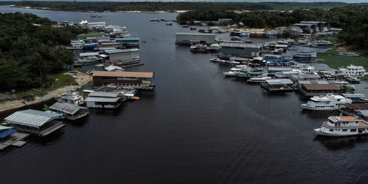 Defensoria e MP querem remoção gradual de flutuantes com garantia de direitos humanos