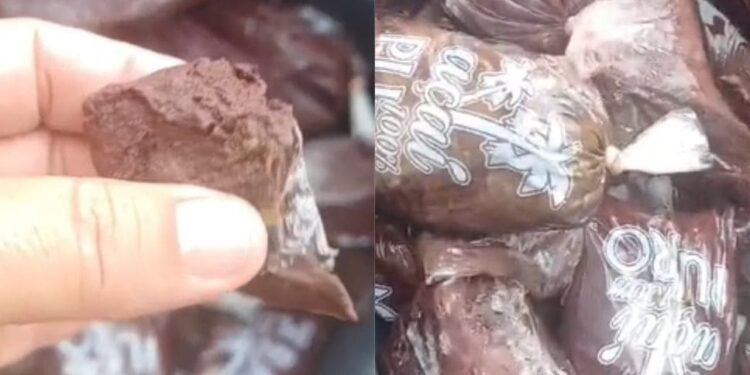 Homem descobre que comprou açaí misturado com papel higiênico e papelão no Amazonas; veja os vídeos