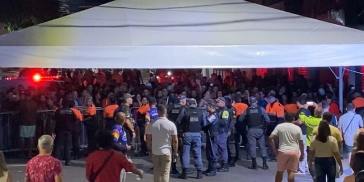 Tumulto, spray de pimenta e críticas à organização marcam segunda noite do Sou Manaus 2025